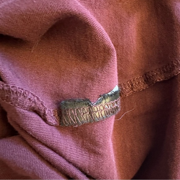 Uniqlo Maroon Short Sleeve Tee Size Medium - Picture 4 of 4